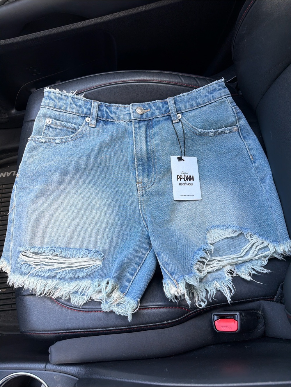 Princess Polly Tranquility Light Wash Denim Shorts. Size 6